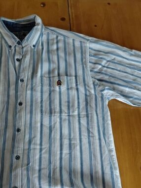 Vtg 90s Coliseum Men’s Button-Up Shirt in Light Blue Stripe XL
